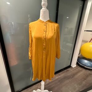 NWT Vince Camuto mustard top